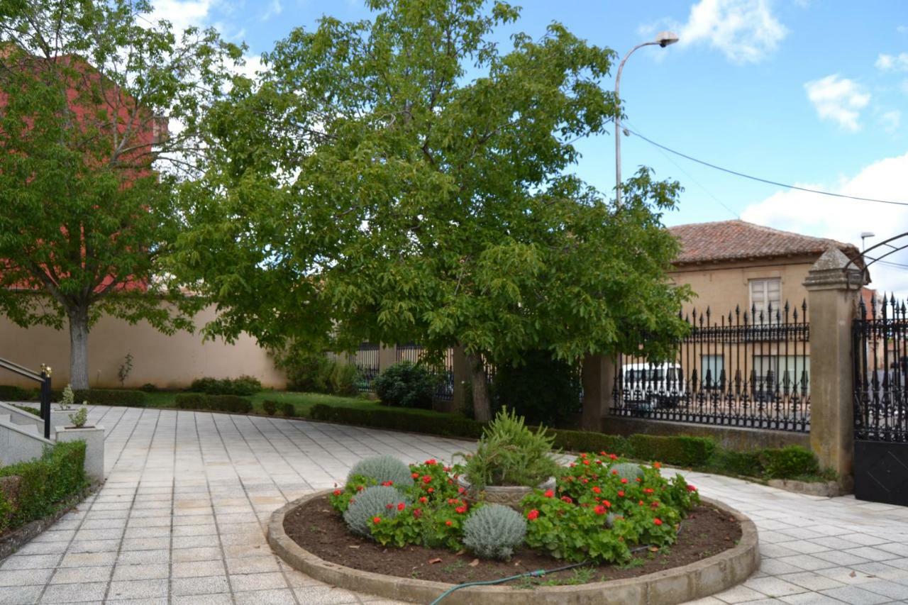 Hotel Villegas Valencia de Don Juan Exteriör bild