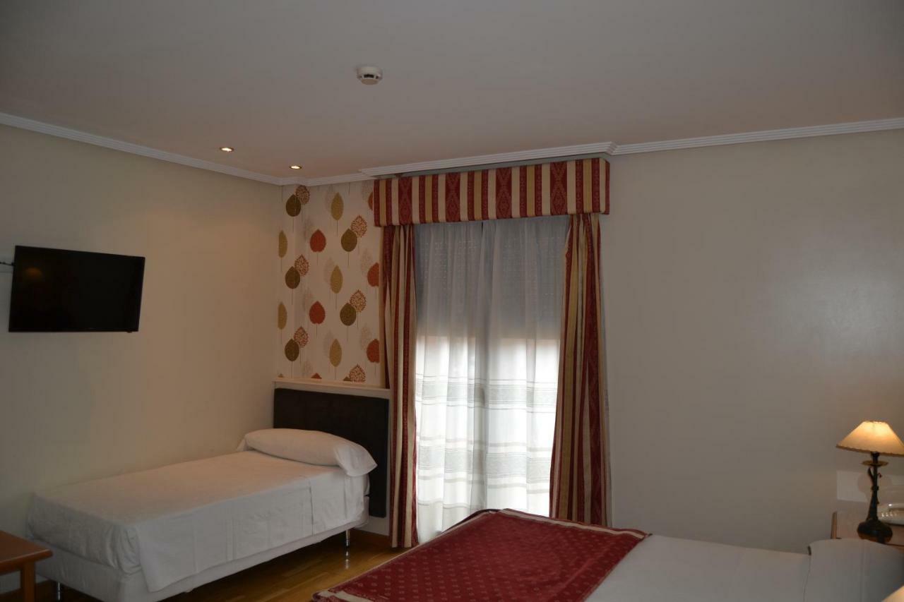 Hotel Villegas Valencia de Don Juan Exteriör bild